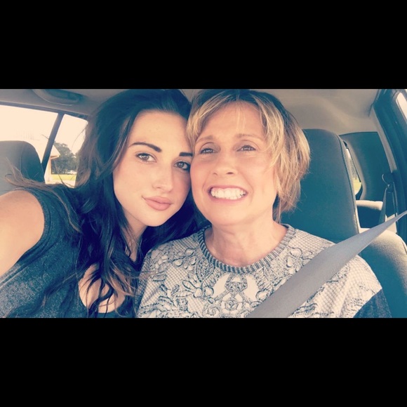 Meet your Posher, Lindsay - Picture 4 of 5